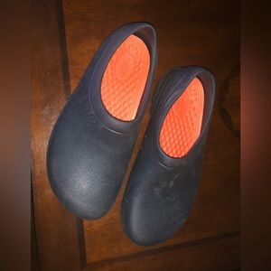 Men’s crocs